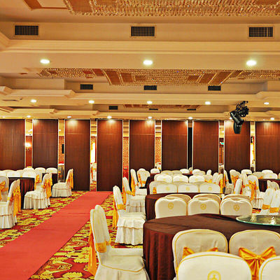 ผนังแยกเสียงที่เคลื่อนไหว โรงพยาบาล / โรงเรียน แยกห้องกันเสียง วัสดุที่เป็นมิตรต่อสิ่งแวดล้อมและไม่เป็นพิษ